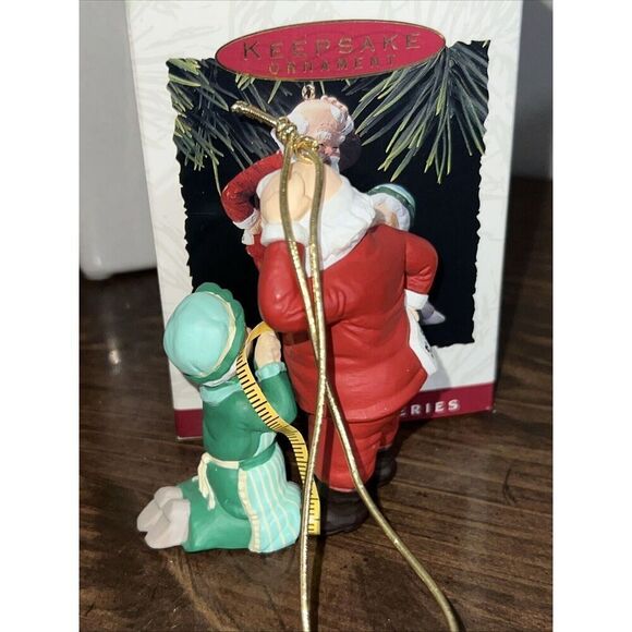 Hallmark Keepsake Ornament - MR. AND MRS. CLAUS, A FITTING MOMENT (1993) VINTAGE - Picture 4 of 6